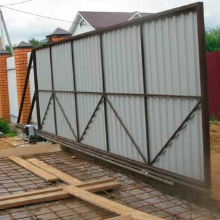 Установка откатных ворот